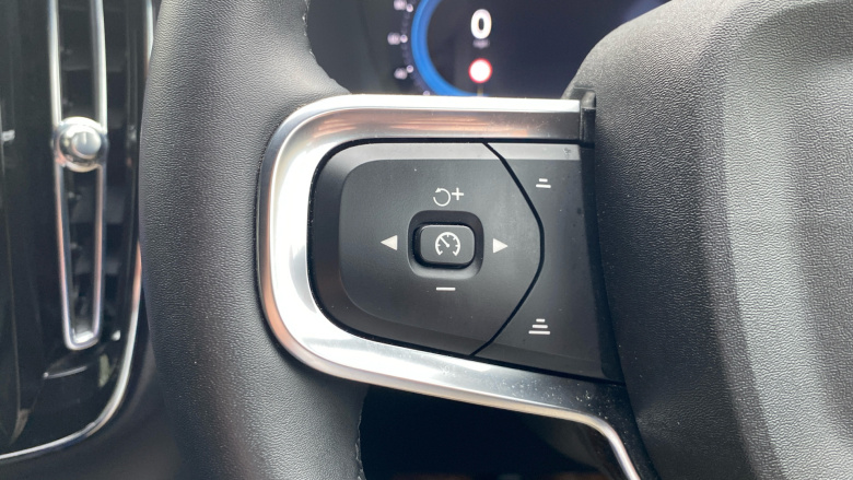 Volvo XC40 2.0 B3P Plus Dark 5dr Auto Petrol Estate